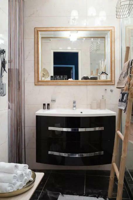 Oldtown Safari Lodge Братислава Екстериор снимка